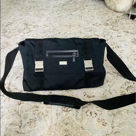 SPACIOUS GUCCI nylon messenger bag 🖤🤍🖤 - Picture 4 of 13
